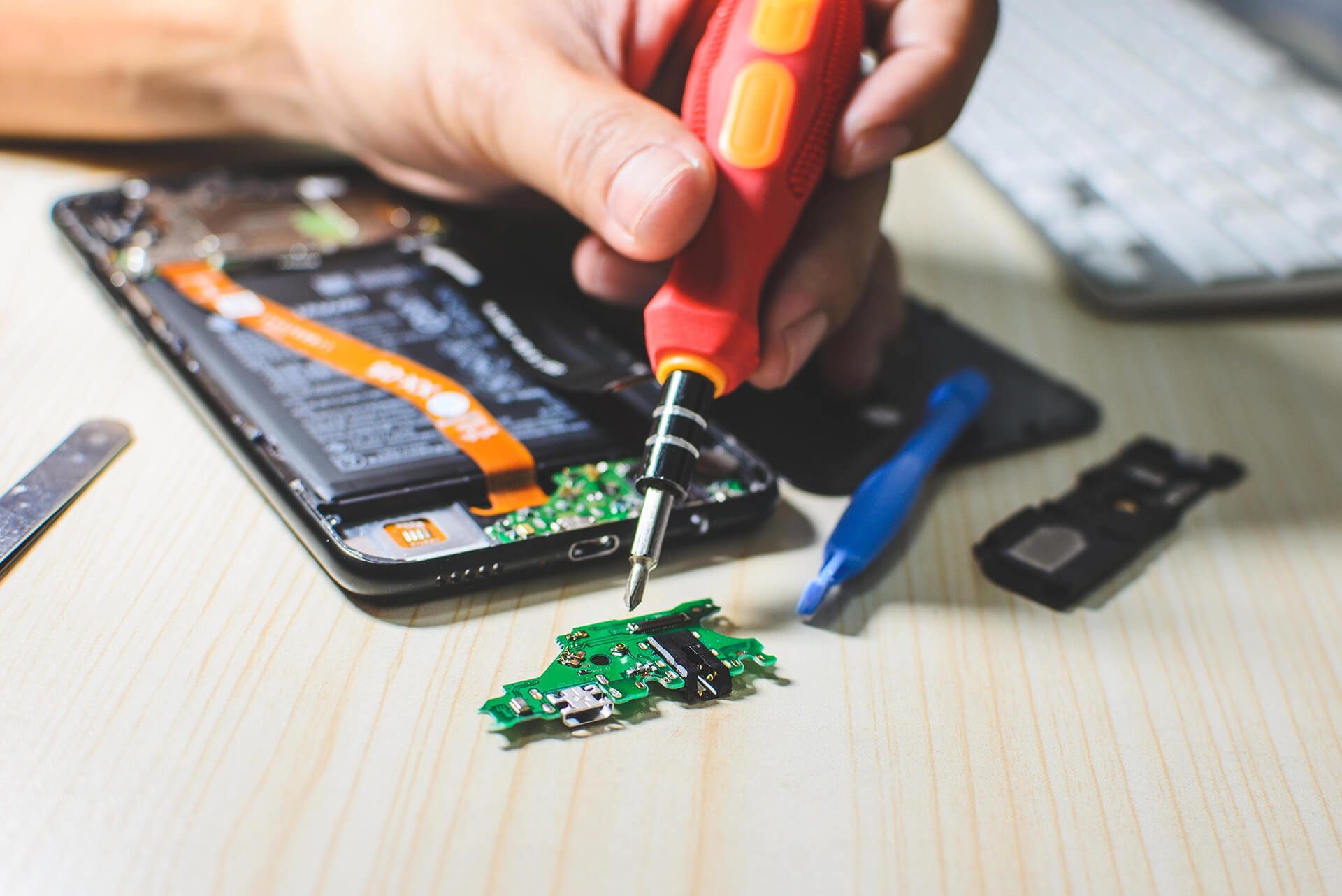 Cell Phone & Tablet Repair Services in Canada | Gadgets & Gold - Common Repair Services For Tablets